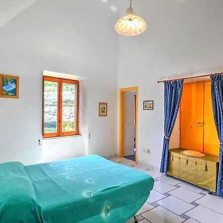 Апартаменты Sleeps 8 Air Con Wifi